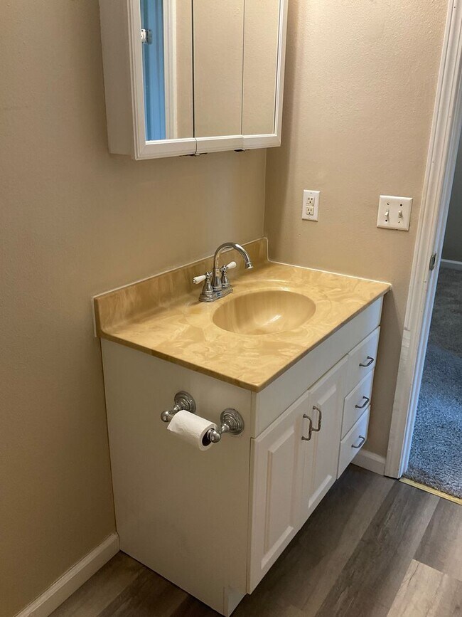 Building Photo - 708 Oxen Dr