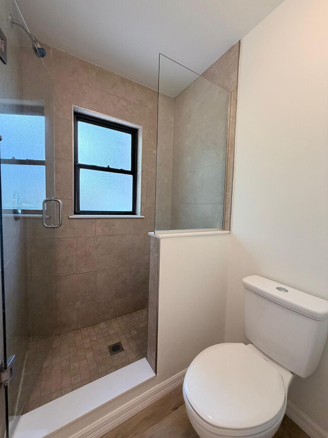 Building Photo - Available Now | Move-In Ready Rental in SE Ocala/Silversprings Shores