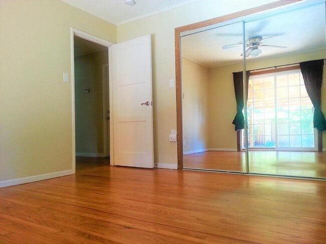 Building Photo - 415 Wisteria Dr