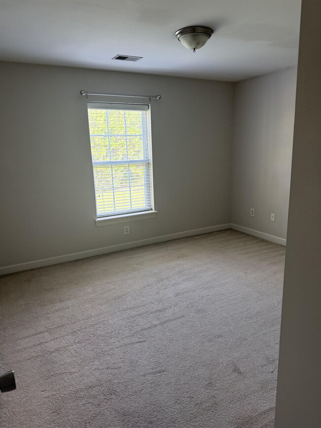 Building Photo - 1066 Fairway Ln