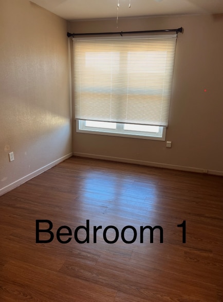 Building Photo - 702 N Ridge St