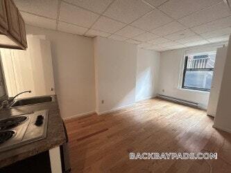 Building Photo - 405 Beacon St