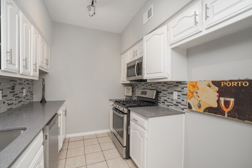 Building Photo - 317 Benjamin St