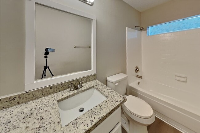 Building Photo - 9322 Wandsworth Dr