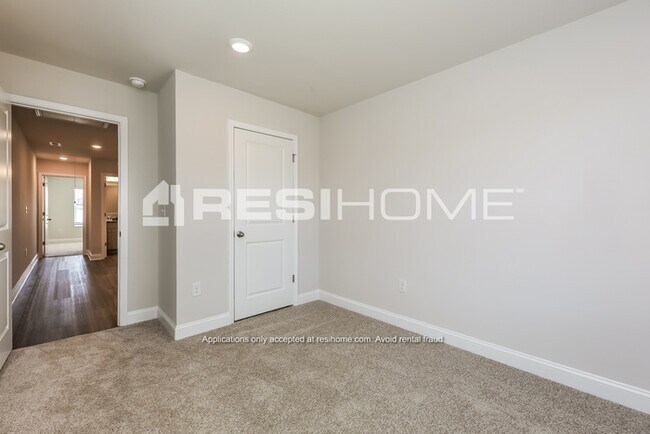 Building Photo - 247 Aurora Ln