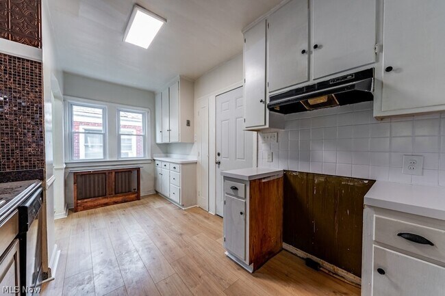 Building Photo - 18405 Newell Rd