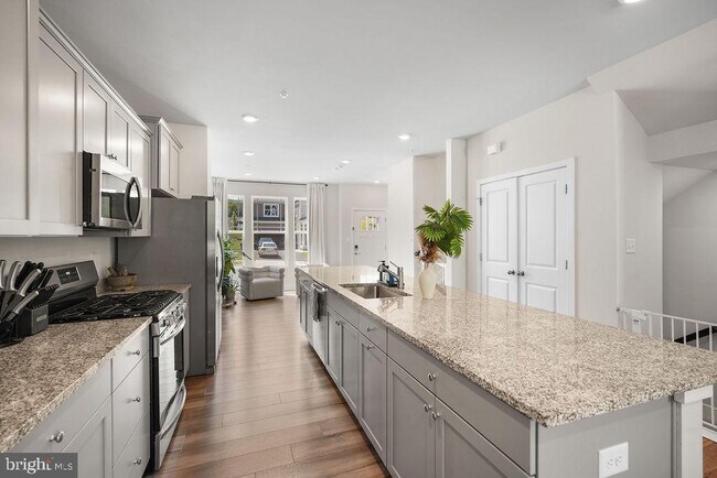 Building Photo - 2802 Bridgewater Dr