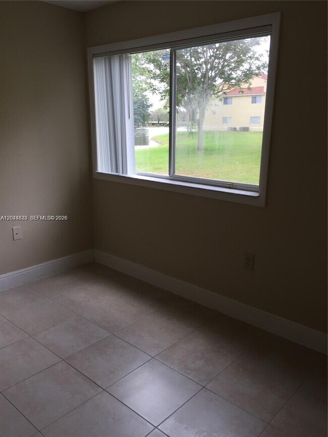 Building Photo - 12870 Vista Isles Dr