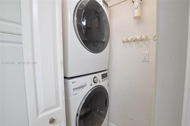 Building Photo - 10502 SW 77th Ct