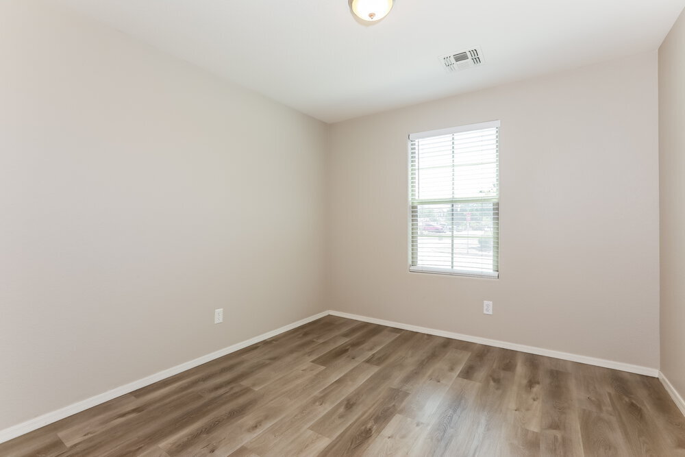 Building Photo - 1126 E Daniella Dr