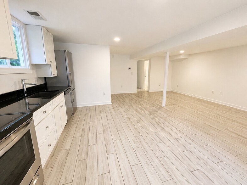 Building Photo - 720 Quebec Pl NW