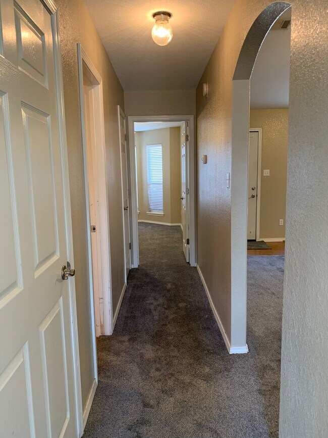 Building Photo - Gorgeous 3 Bed / 2 Bath Home in Fort Smith...