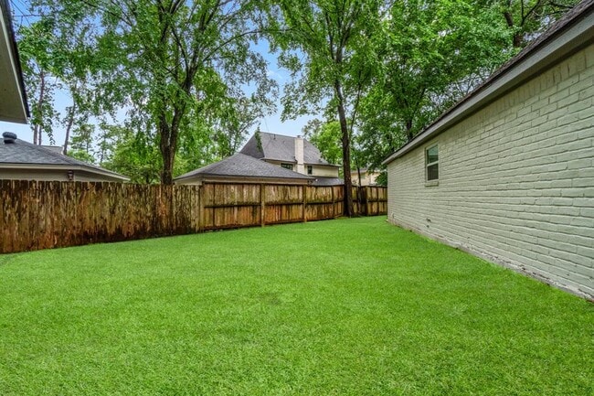 Building Photo - 9 Indian Cedar Ln