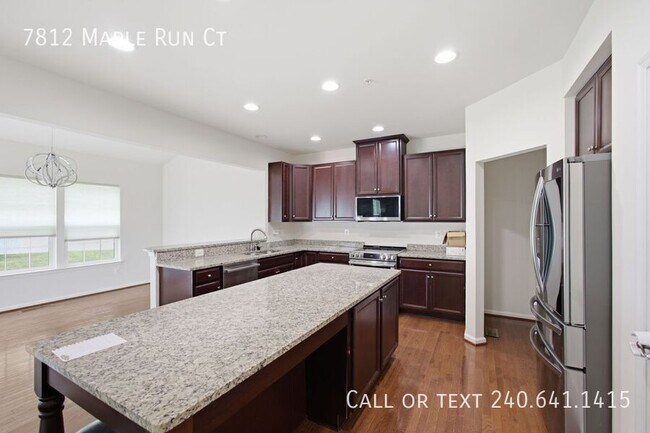 Building Photo - 7812 Maple Run Ct