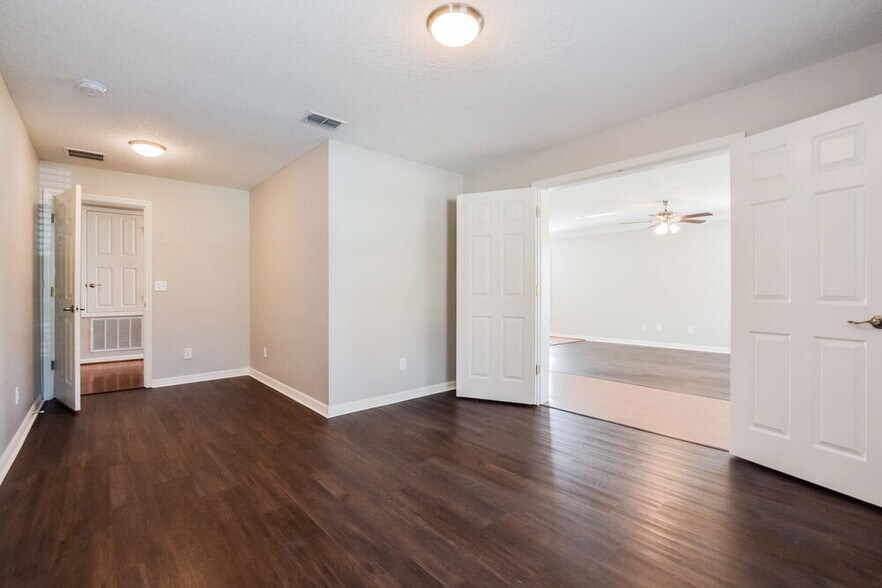 Building Photo - 4716 Barbados Loop