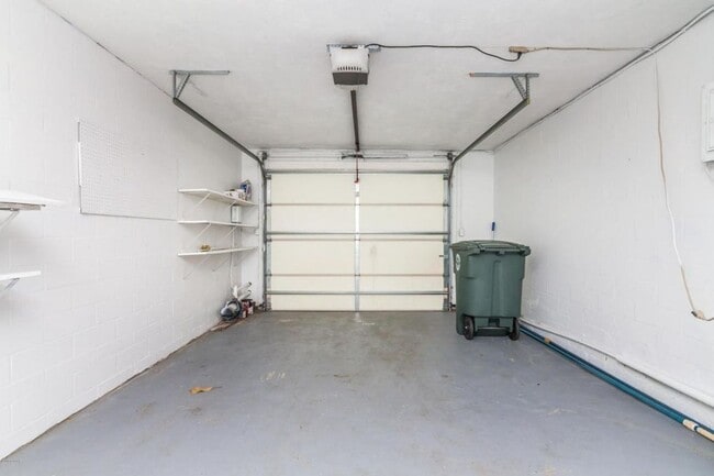 Building Photo - WONDEFUL BEACHSIDE POOL HOME - POOL CARE & LAWN CARE INCLUDED