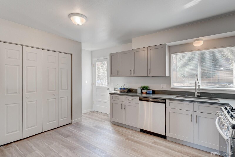 Building Photo - 2065 S Ivory St