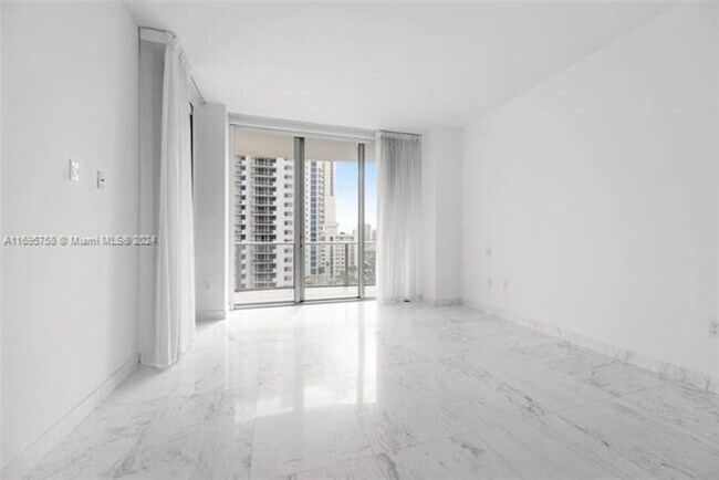 Building Photo - 17475 Collins Ave
