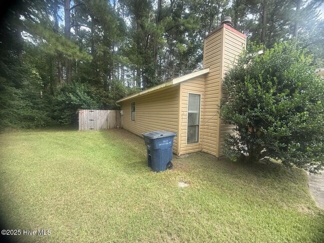 Building Photo - 137 Twinwood Dr