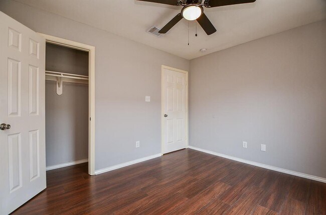 Building Photo - 4815 Mission Lake Ct