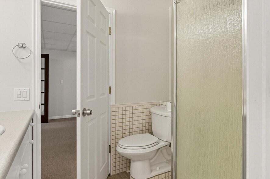 Building Photo - 298 S Staci Ct