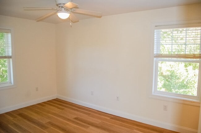 Building Photo - 10 Manahan St