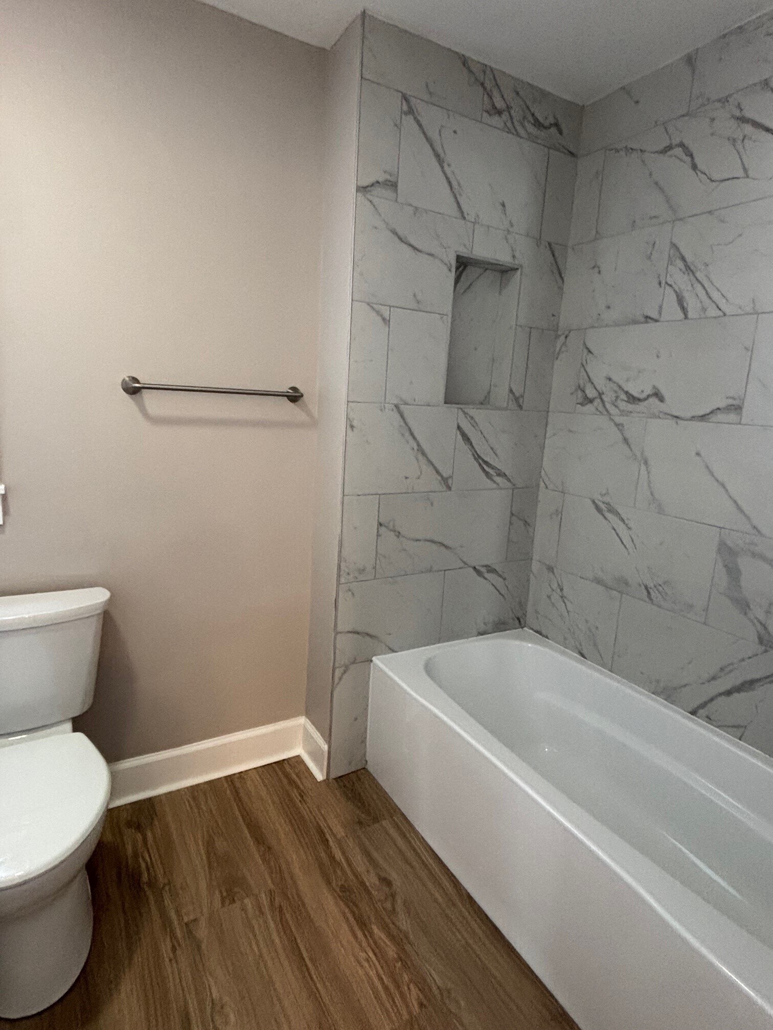 Building Photo - 402 E Elm St