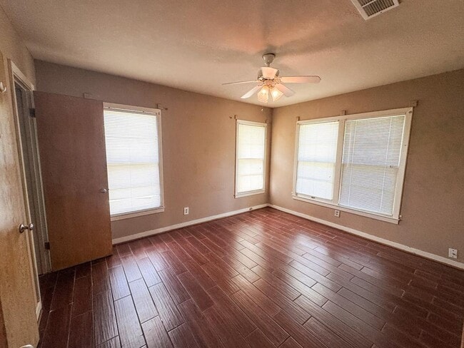 Building Photo - 8103 N Navarro St