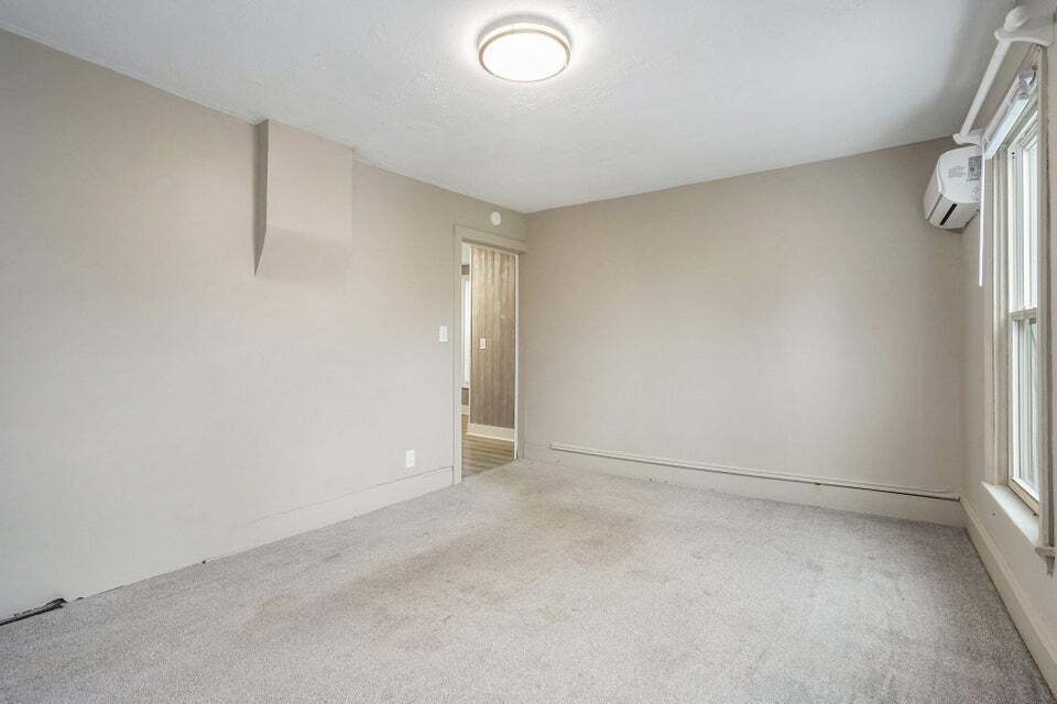 Building Photo - 505 La Grave Ave SE