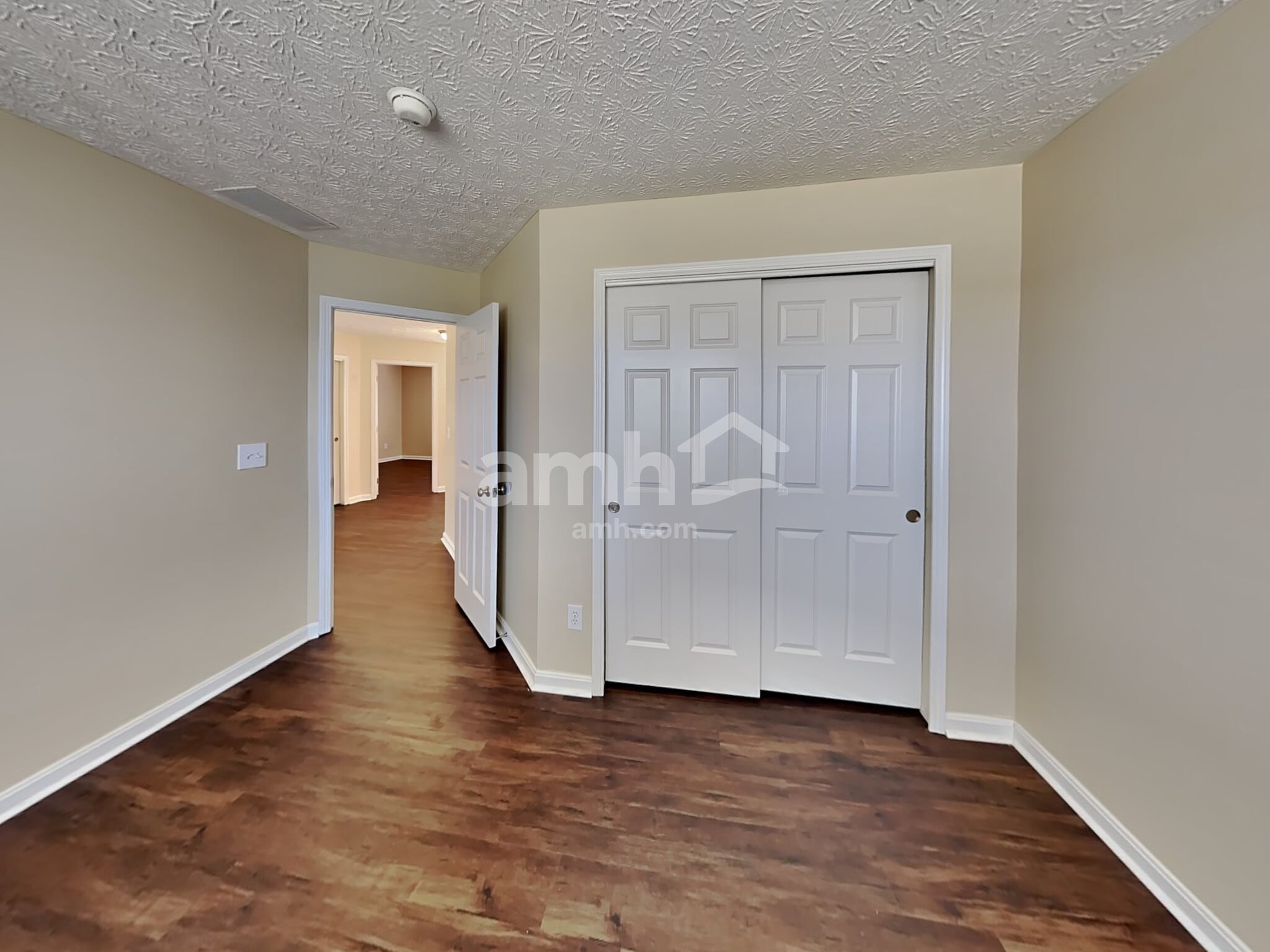 Building Photo - 10136 Corona Ln