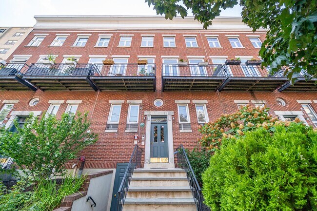Building Photo - 224 Monroe St