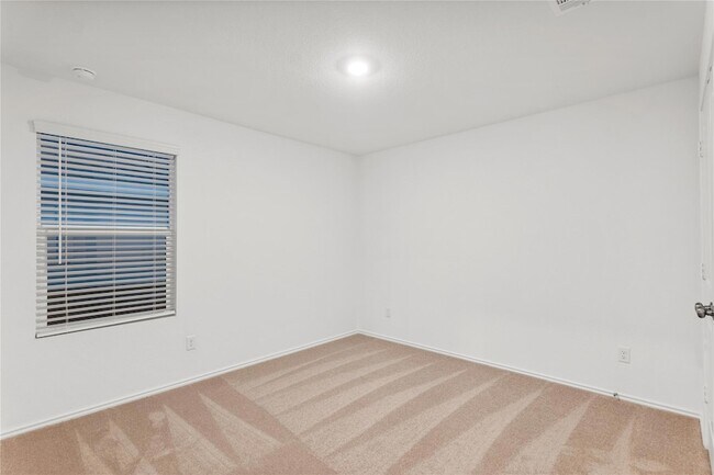Building Photo - 161 Keefer