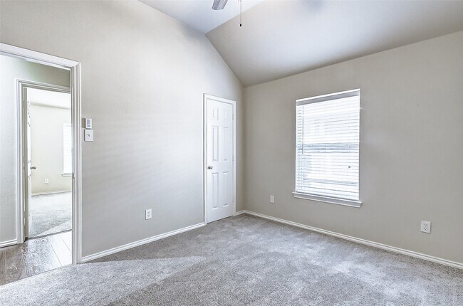 Building Photo - 12838 Pecan Shores Dr