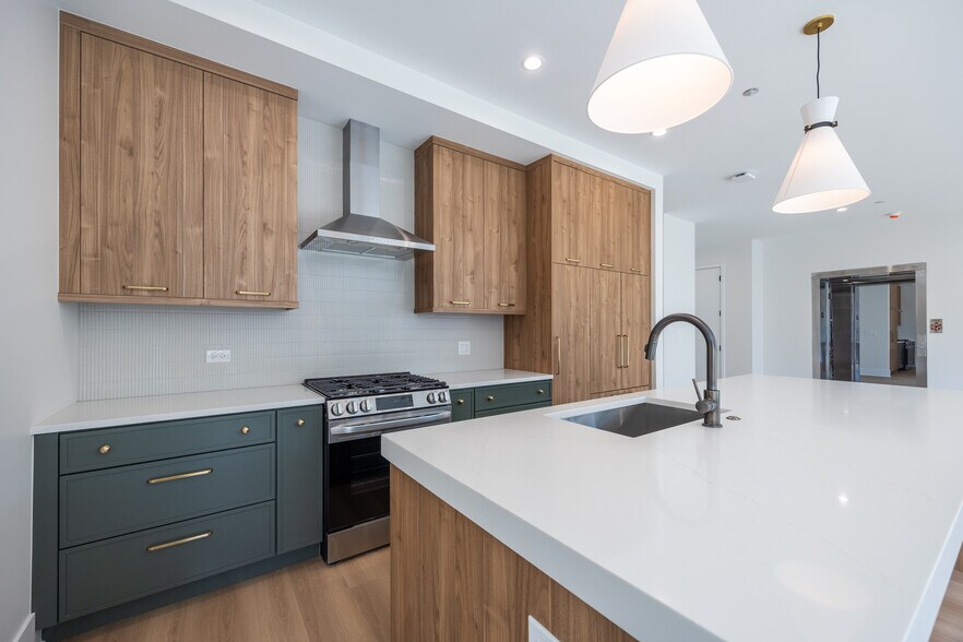 Building Photo - 1610 W Grand Ave