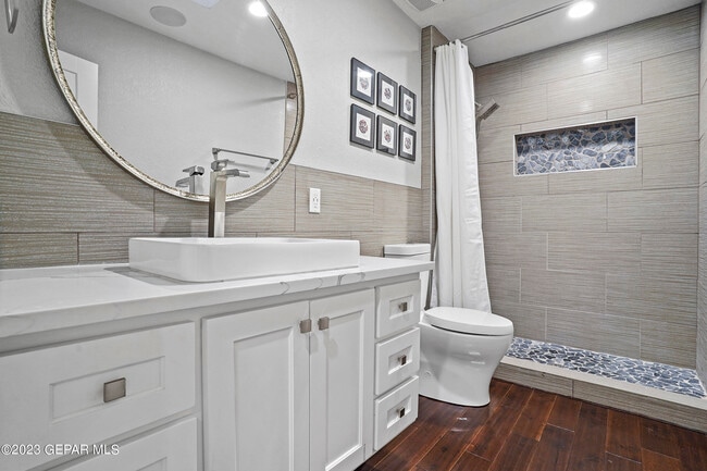 Building Photo - 413 Hollydale Dr