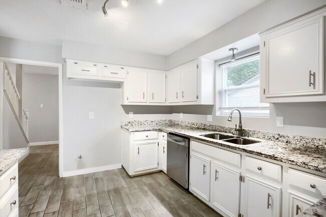Building Photo - 3734 Blue Lake Dr