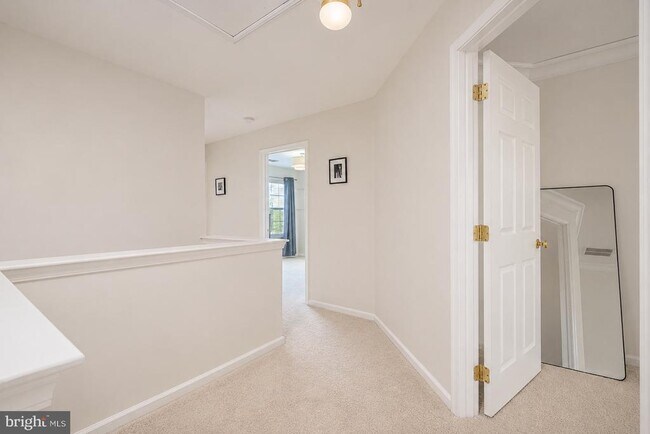 Building Photo - 12 Scarlet Oak Dr