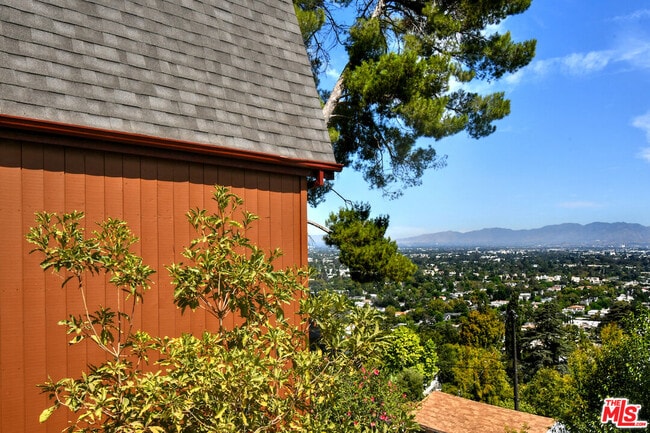 Building Photo - 3682 Berry Dr