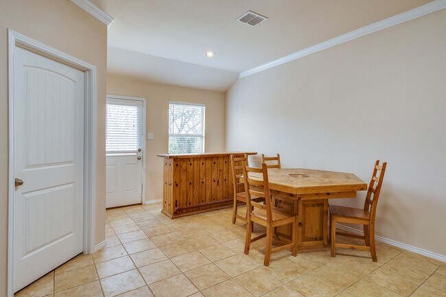 Building Photo - 108 Durango Dr