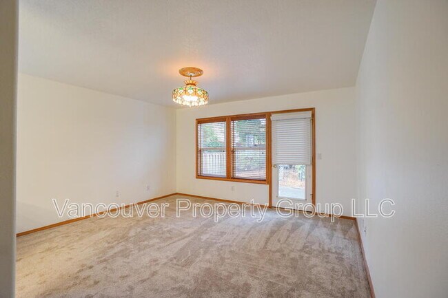 Building Photo - 15720 NE 13th Way