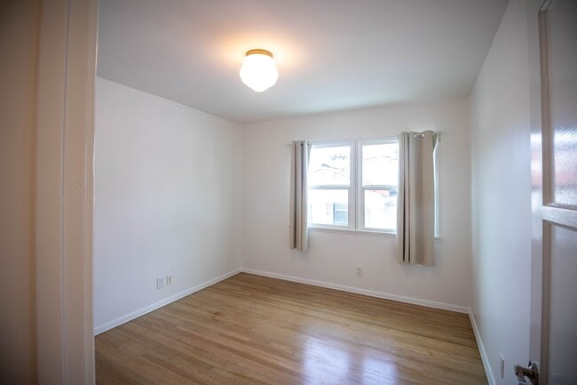 Building Photo - 2420 Teviot St