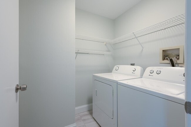 Building Photo - 6817 Via Regina