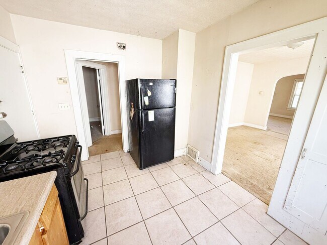 Building Photo - 4921 E 85th St