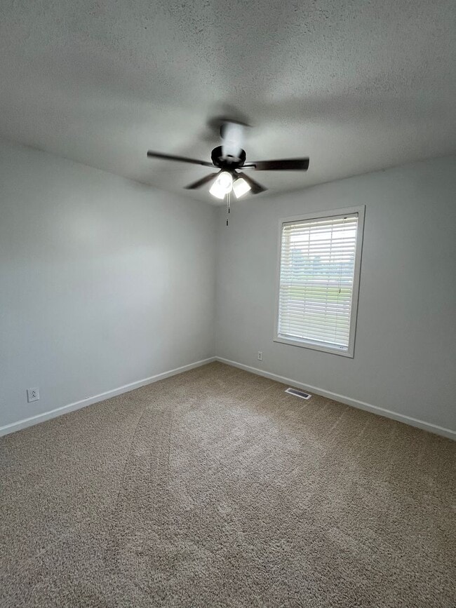 Building Photo - Available Now! Great Home Close To Fort Campbell!