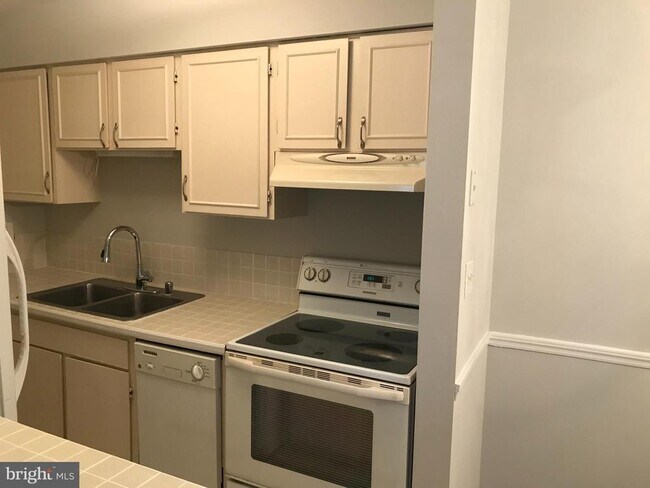 Building Photo - 5911 Prince James Dr