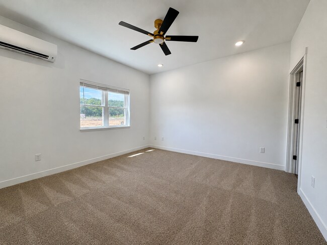 Building Photo - 1712 Whitetail Way