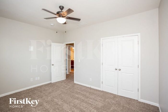 Building Photo - 10892 Mossy Rock Dr