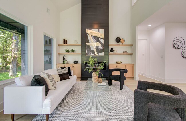 Building Photo - 1802 Rollingwood Dr