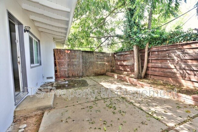 Building Photo - 3109-3111 Hampshire Drive