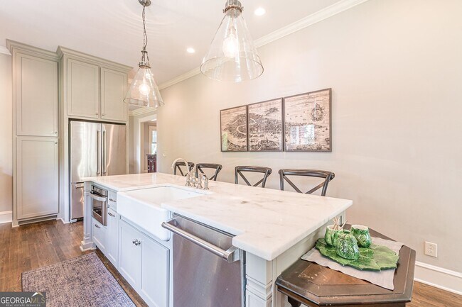 Building Photo - 1878 Cambridge Ave